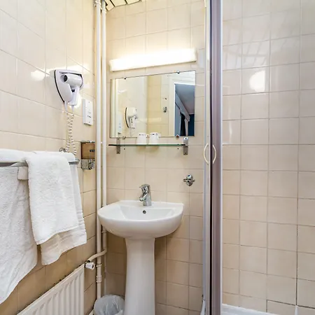 Hotel Denfert-Montparnasse 2*